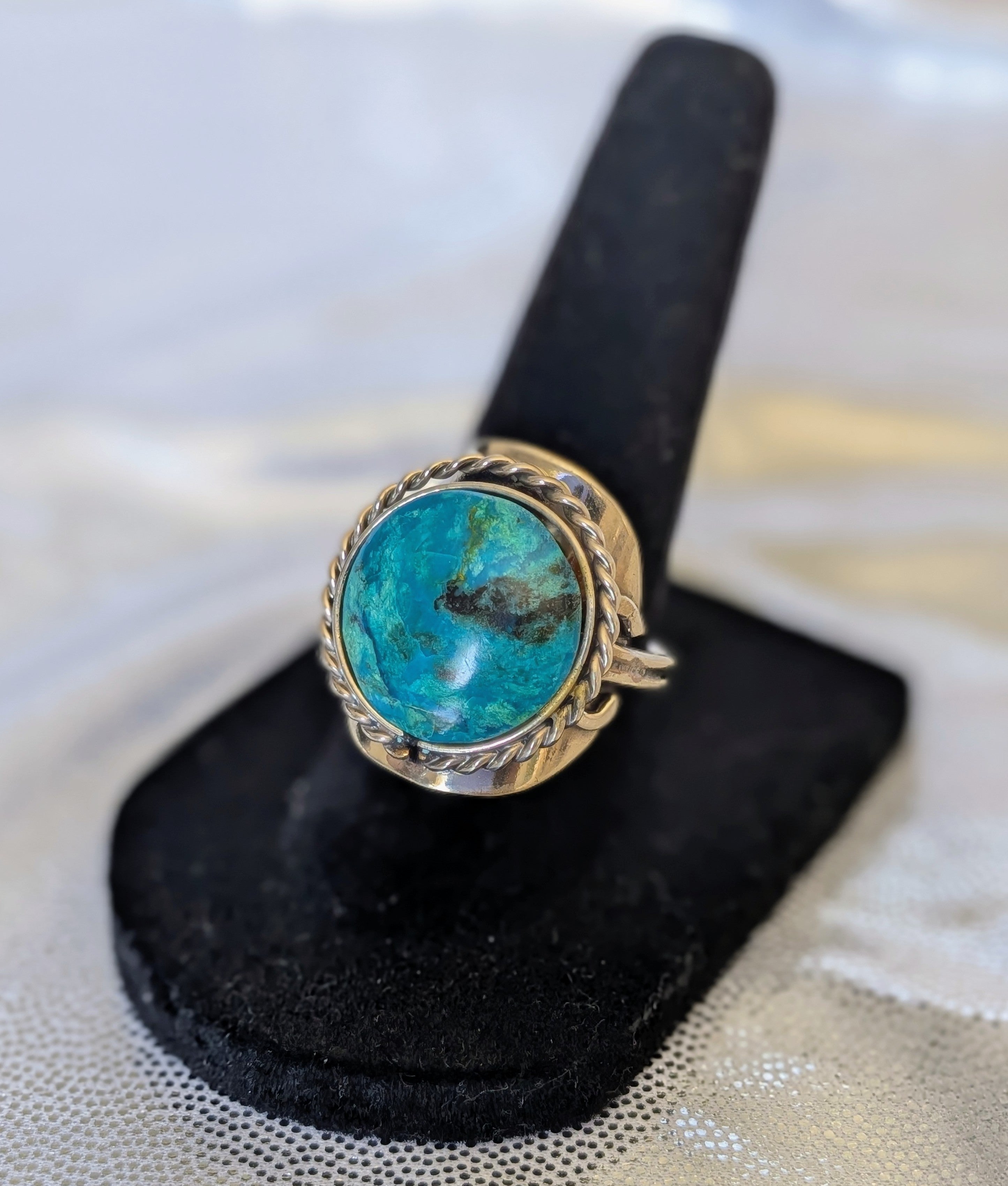 Round Stone Adjustable Metal Ring